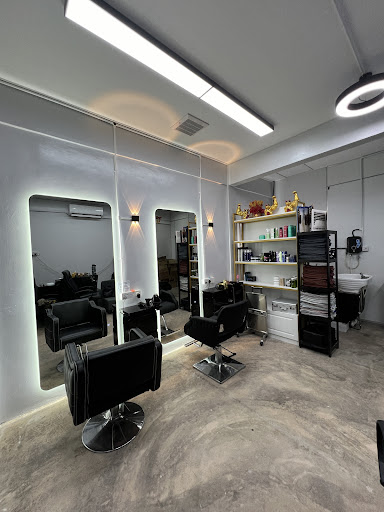 BLACK BEAUTY SALOON