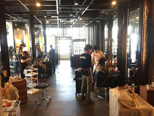 DeReve Saloon