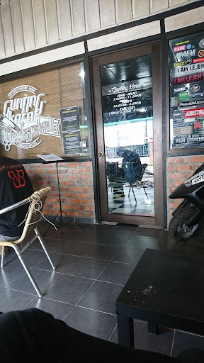 GUNTING KARAT BARBERSHOP BANTING
