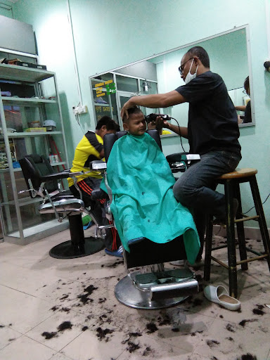 Kedai Gunting Aziz
