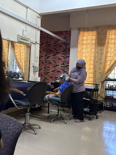 pusat kecantikan & gunting rambut