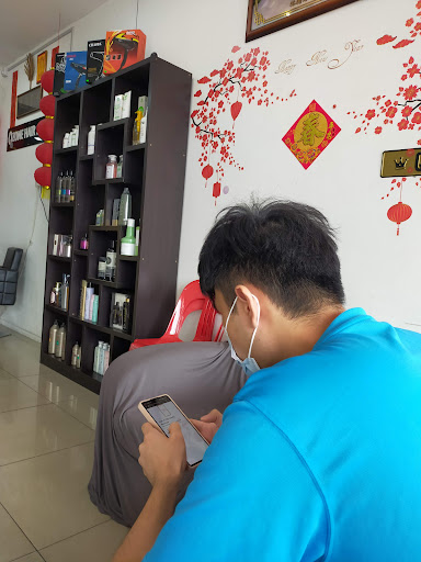 QZONE HAIR SALON