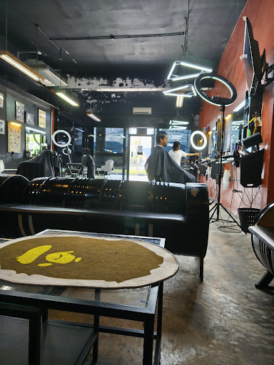 SYAROS BARBER