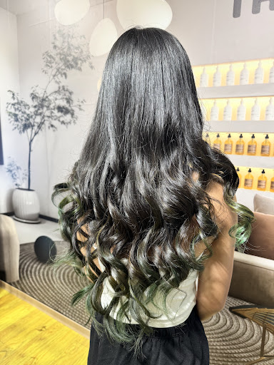 The Scissor's Edge Hair Studio