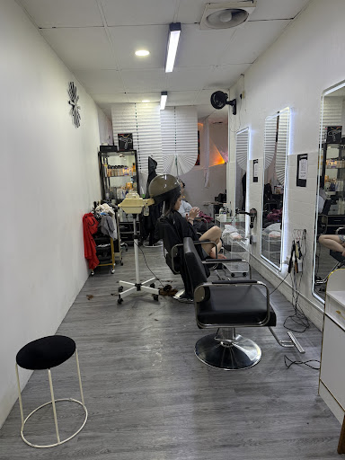 Willy Hair & Beauty Saloon